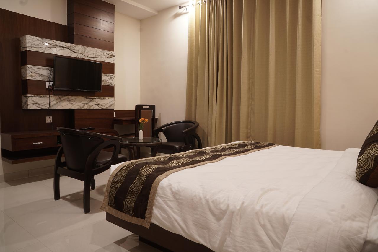 Admire Inn By Tgi Udaipur Esterno foto